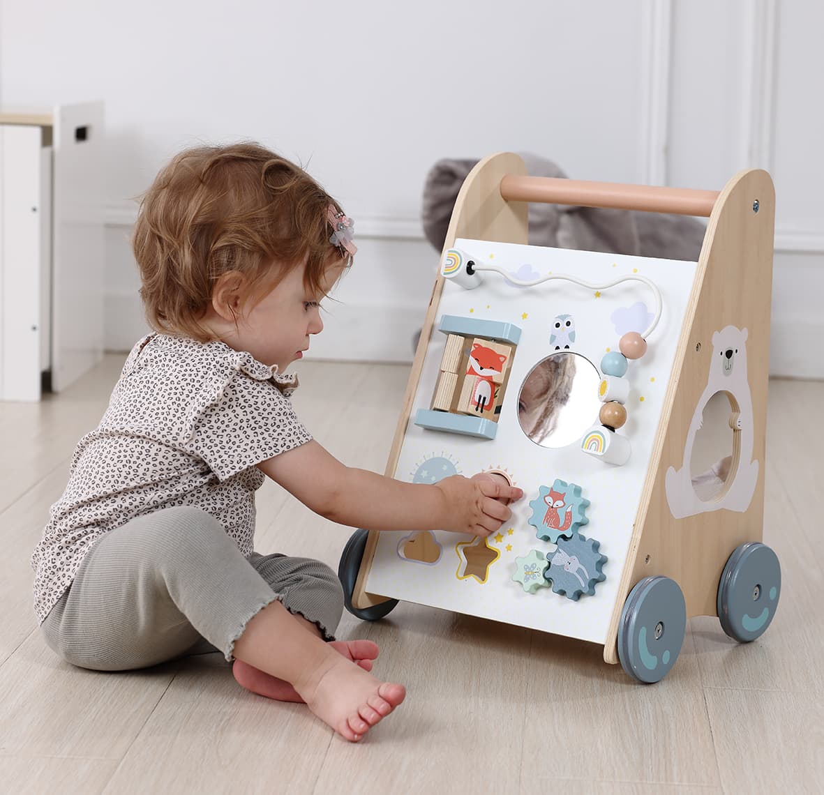 Pchacz chodzik drewniany edukacyjny z ruchomymi elementami ECOTOYS